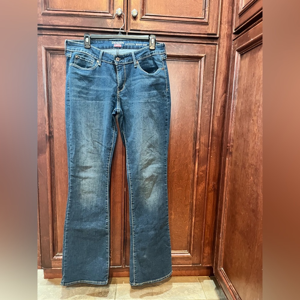 Women’s size 12 Denizen Levi’s denim jeans